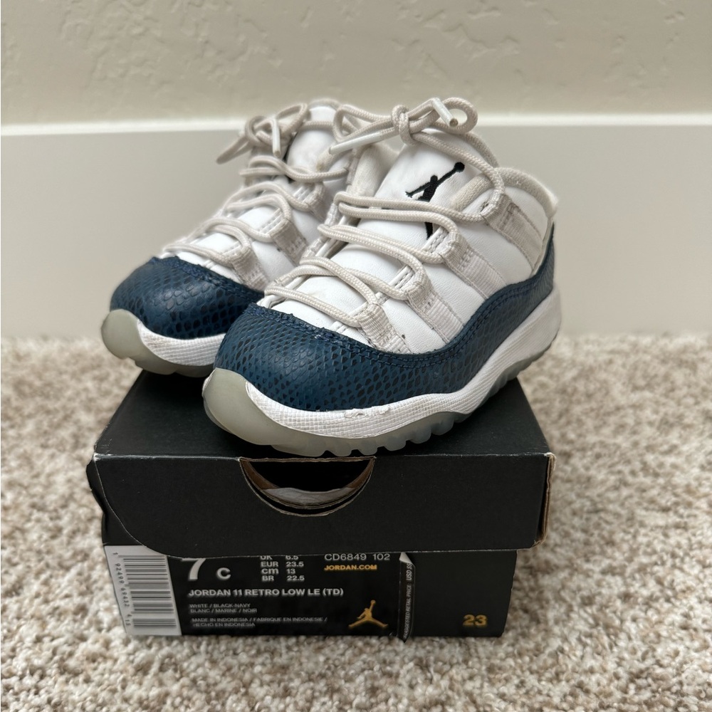 Toddler Jordan 11 Retro Low LE (TD) size 7C - Navy Snakeskin